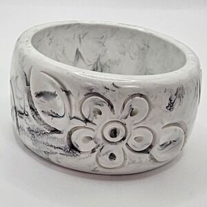Vintage Chunky Fakelite Bangle Bracelet Carved Floral Design‎ Statement BOHO